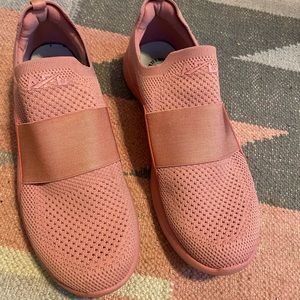 APL women’s pink TechLoom bliss tennis shoes sz 9